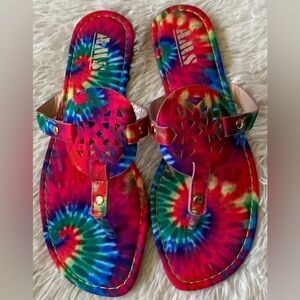 NWT Womens Sz 6 1/2 floral prints medallion thong casual flat sandals